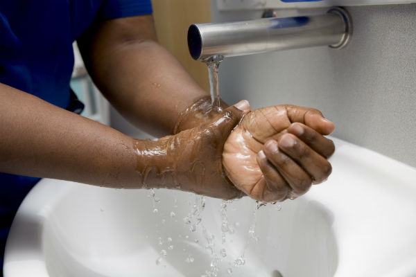 kid washing hands